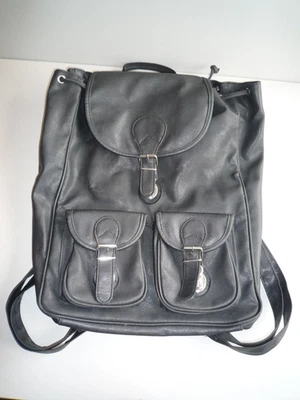 SCHWARZER RUCKSACK - Kunstleder - schwarz - Damenrucksack - Bild 1 von 4