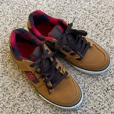 DC Shoes Talla Niños Talla 5.5 Cuero Zapatillas de Skate con Borde a Cuadros Foto 1 de 4