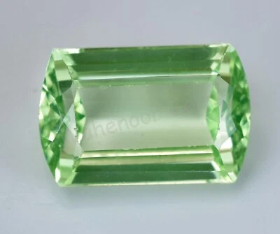 7.90 Ct Natural Green Peridot Long Cushion VVS Pak Gemstone AGL Certified - Image 1 of 4