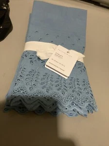 Pottery Barn Eyelet Cotton Napkins Set/4 in Cornflower New - Picture 1 of 4