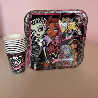NOS New MONSTER HIGH Party Supplies Set of 1 (8) Cups and 1 (8) 9 in Plates 2011 - Image 1 of 4