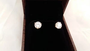 Certified Round 0.50 Carat Lab Grown Diamond Earring 18K Yellow Gold Womens Stud - Imagen 1 de 9