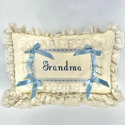 Almohada de punta de aguja decorativa vintage "abuela" seda satinado encaje volantes cinta Foto 1 de 4