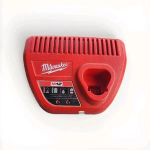 Milwaukee M12 Caricabatteria agli ioni di litio 12V 48-59-2401 - Foto 1 di 3