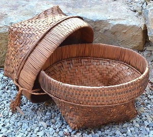 Antigua cesta de almacenamiento de alimentos de fibra de plantas africanas tejida a mano Kuba Congo, África - Imagen 1 de 8