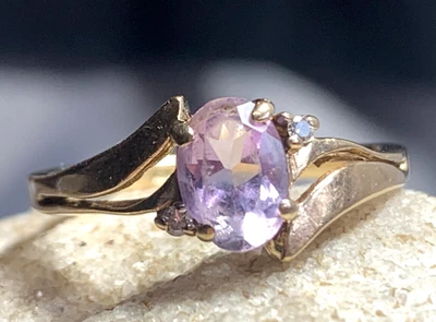 Anillo Oro Amarillo 10K Talla 6.75 Color Lavanda y Piedras Transparentes Joyería Fina 2.09g Foto 1 de 4