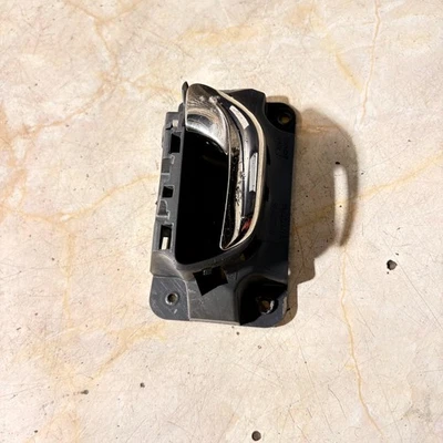 Manija de apertura interior delantera derecha VOLVO S80 I TS, XY 09170046 2000-2005 Foto 1 de 4