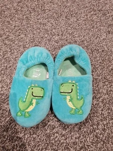 Girls - boys - unisex - green dinosaur slippers - peacocks - size 10 - new - Picture 1 of 3
