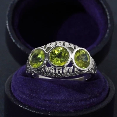Art Deco Style Green Peridot 14K White Gold Trilogy Ring Dome Band Size 7.5 - Image 1 of 4