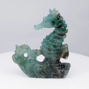 💎 Rere 54,47ct Cavalluccio Marino sulle Onde Intaglio Naturale Verde Bluastro Grandidierite - Foto 1 di 5