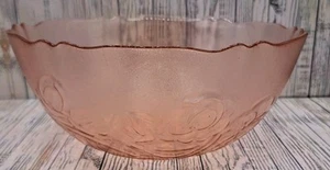 Vintage Pink Glass Arcoroc France Serving Fruit Centerpiece Bowl Floral Pattern - Picture 1 of 8
