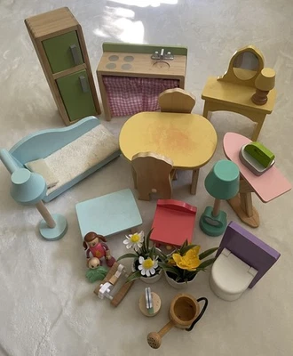 Kid Craft Wooden Doll House Furniture 21 Item Lot - Image 1 of 4