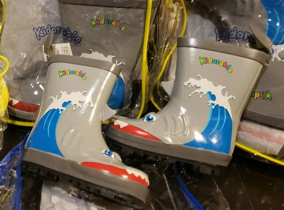 Nuevas Botas de Lluvia KIDORABLES Tiburón Niños Pequeños Talla 13T 12T 9T 7T 5T Niños Zapatos Foto 1 de 4