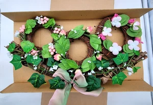 Vintage Avon 14" Spring Wreath Trio 2002 Door Hanger New in Box - Picture 1 of 3