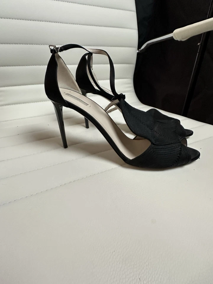 Tacones negros para mujer Georgio Armani Foto 1 de 4