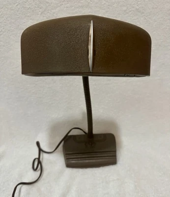 Винтажная настольная лампа с изогнутой шеей ар-деко 1940-е коричневые банкиры чугунный держатель для ручки - Изображение 1 из 4