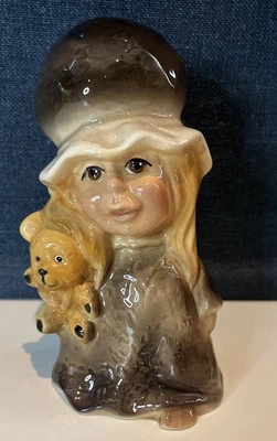 Kingston Pottery Hull Little Girl With Teddy Bear, - Vases Pre-owned - Image 1 of 4