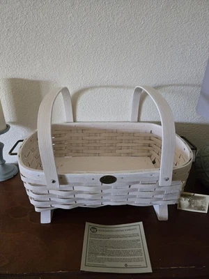 Peterboro Server Basket White With Star Liner - Image 1 of 4