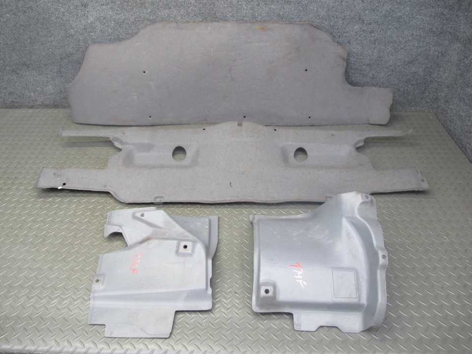 85-89 TOYOTA MR2 AW15 JUEGO DE 4 CLIPS DE REVESTIMIENTO DE ALFOMBRA DE MALETERO TRASERO OEM Foto 1 de 4