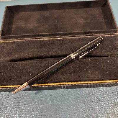 Caneta esferográfica Dunhill Sidecar preta resina com acabamento em platina na caixa - Imagem 1 de 4