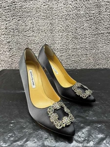 Zapatos de salón Manolo Blahnik Hangisi 90 satinados con hebilla joya negros para mujer talla 40 EU - Imagen 1 de 10