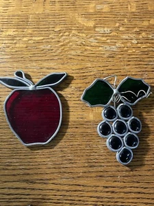 Lot Of 2 Tiffany Stained Glass Suncatchers, Grapes And Apple - Picture 1 of 10