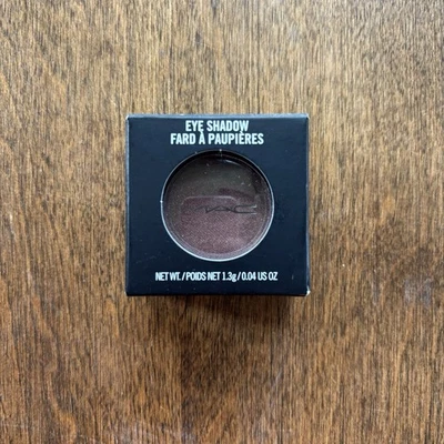 MAC Eye Shadow Shade Twinks (Veluxe Pearl) HTF 0.04 oz.  - NIB - Image 1 of 4