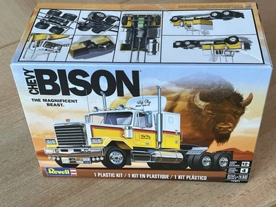 REVELL 17471 Modellbausatz 1/32 Zugmaschine ’78 Chevy Bison  70 Bauteile OVP - Bild 1 von 4