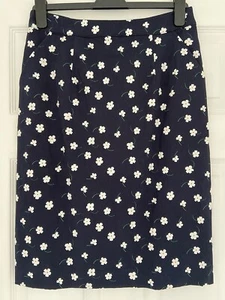 Laura Ashley Pencil Skirt Size 10 Straight Knee Length Navy Flowers Daisy Smart - Picture 1 of 7