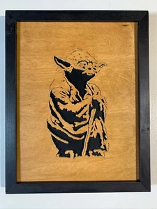 Detaillierte Yoda Star Wars Dekupiersäge Holzkunst fertig zum Aufhängen Handarbeit - Bild 1 von 5