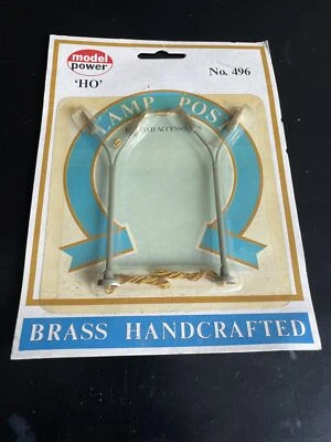 HO Gauge - Model Power - Handcrafted Brass Y Lamp Post (2 Pcs) # 496 - Image 1 of 4