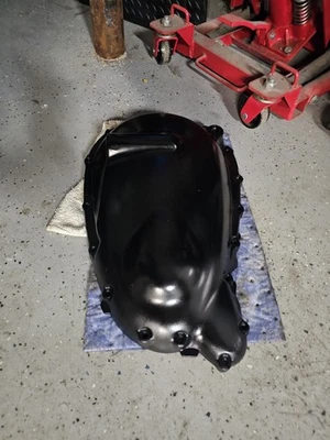 GENUINA VICTORIA TRIUMPH T1260525 MONTAJE CUBIERTA EMBRAGUE, NEGRO Foto 1 de 3