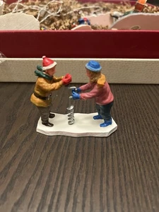 2001 Lemax Village Collection 14673 Catch Of The Day Ice Drillers Only - Bild 1 von 4