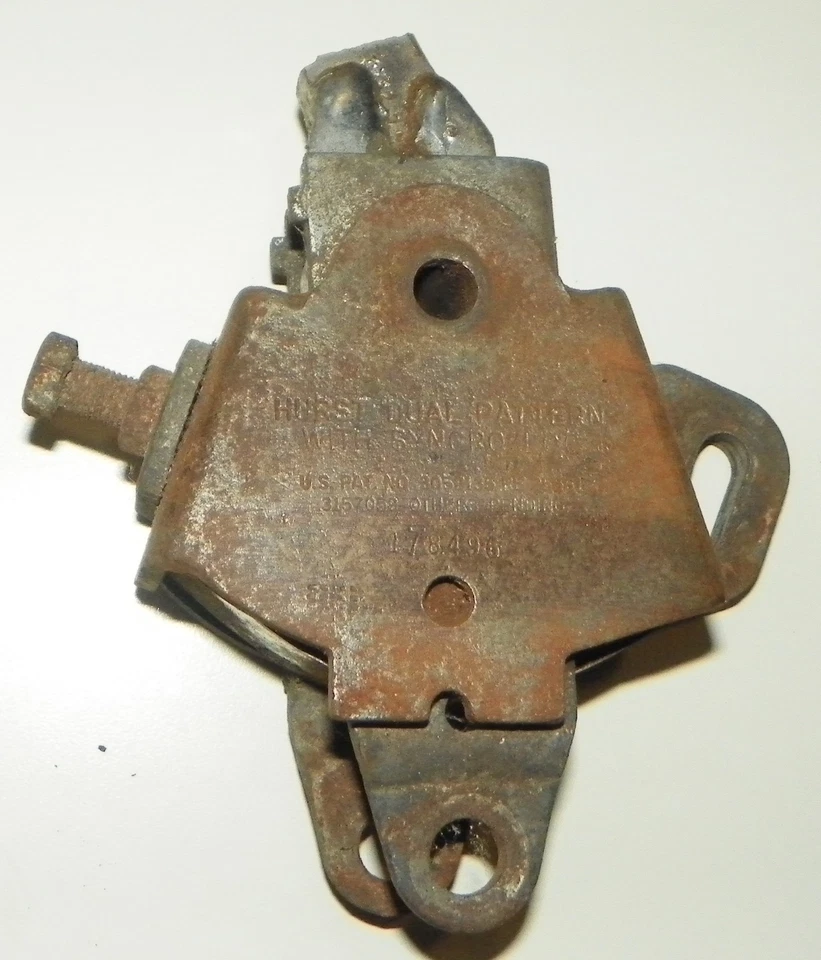 HURST 3 SPEED MANUAL SHIFTER DUAL PATTERN SYNCRO LOC FOR PARTS OR REPAIR - Image 1 of 4