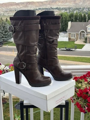 BOTAS FEMININAS SODA MARROM SALTO ALTO (4"), TAMANHO 9 PADRÃO, ZÍPER, EXCELENTE - Imagem 1 de 4