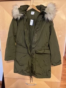 NWT Women’s Gap Army green Winter Coat Faux Fur Lined Hood XS - Picture 1 of 4