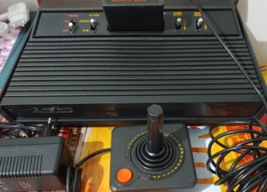 Sistema de videojuegos Atari 2600 VCS DARTH Vader (completo + Ciempiés) funciona 8 bits - Imagen 1 de 7