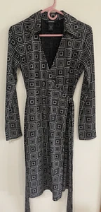 Express Wrap Dress Size 5/6 V-Neck Black Geometric Pattern EUC - Picture 1 of 6