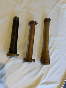 3 Vintage Spulen Industrial Textilspulen Faden Baumwollgarn Holz mit Metalltrm - Bild 1 von 4