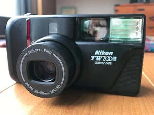 [Exc+5] Cámara fotográfica Nikon TW Zoom QD 35-80 mm macro apuntar y disparar 35 mm Japón - Imagen 1 de 13