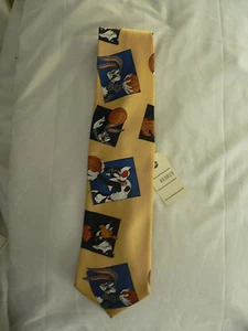 LOONEY TUNES Warner Bros TIE BUGS BUNNY DAFFY SYLVESTER BASKETBALL Space Jam No2 - Picture 1 of 3