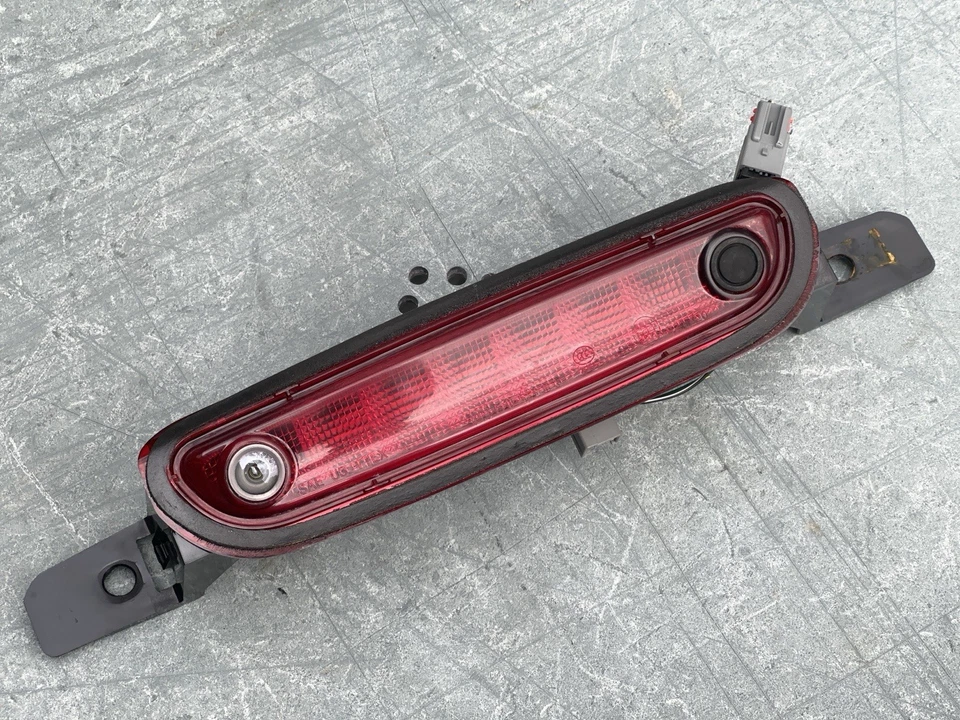 15-23 CHRYSLER 300 TERCERA LUZ DE FRENO MALETERO BOTÓN DE LIBERACIÓN CÁMARA DE RESPALDO OEM Foto 1 de 3