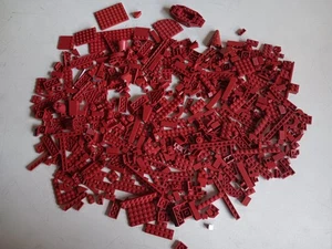 LEGO LOTE A GRANEL DE 630 PLACAS DE LADRILLOS ROJO OSCURO PENDIENTES Y PIEZAS ESPECIALES - Imagen 1 de 3