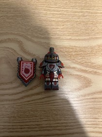 Lego Macy 70314 70323 70319 Nexo Knights Minifigure With Shield ￼