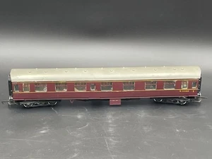 Kitmaster Corridor Coach Car Maroon OO Gauge - Picture 1 of 15