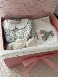 Baby Luxury Gift Box 3-6 months Baby Girl. Tailored Gift With Harrods & Trotters - Picture 1 of 10