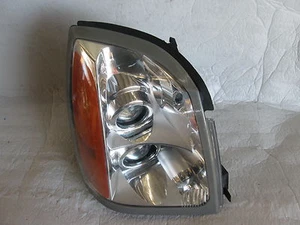 2004-2008 Cadillac SRX Headlight Halogen OEM 04 05 06 07 08 Passenger Side - Picture 1 of 1