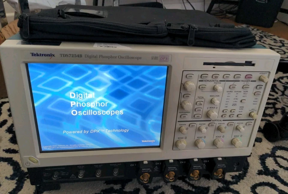 Tektronix TDS7254B Digital Phosphor Oscilloscope 2.5 GHz 20 Gs/s Opt. 2M USB E - Image 1 of 4