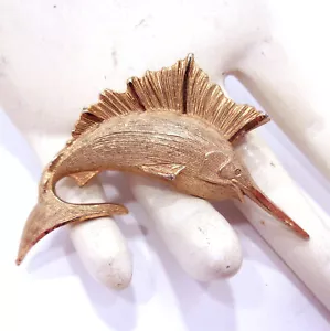 Marlin Schwertfisch Segelfisch Brosche - gebürstetes Gold - Vintage 60er Modeschmuck - Bild 1 von 3