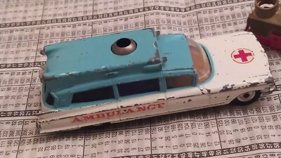 CORGI 437 Superior Ambulance da restaurare - Immagine 1 di 4